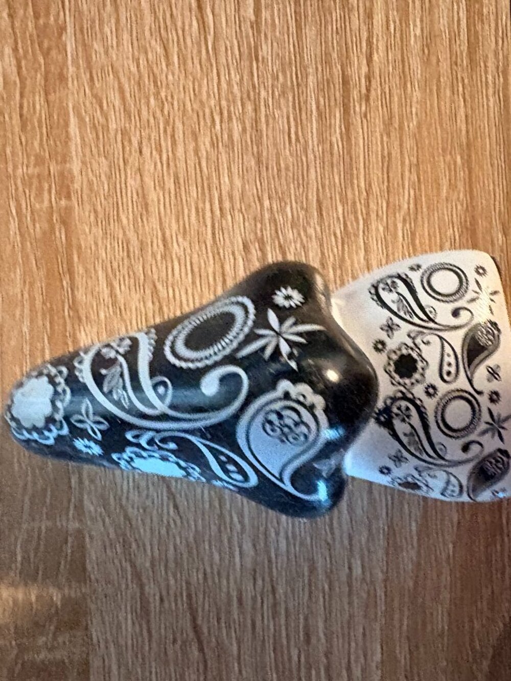 Eye Glass Holder Nose Shaped Art Nose Deco Design Black & White